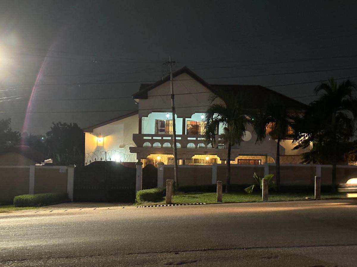 D Barfi Guesthouse, Excellent Location Kumasi Eksteriør billede